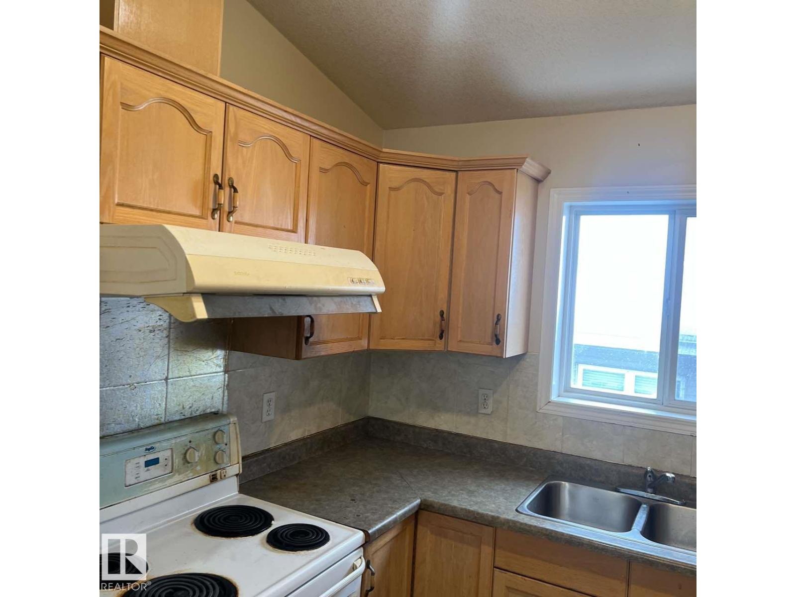 9518 106 AV NW, Edmonton