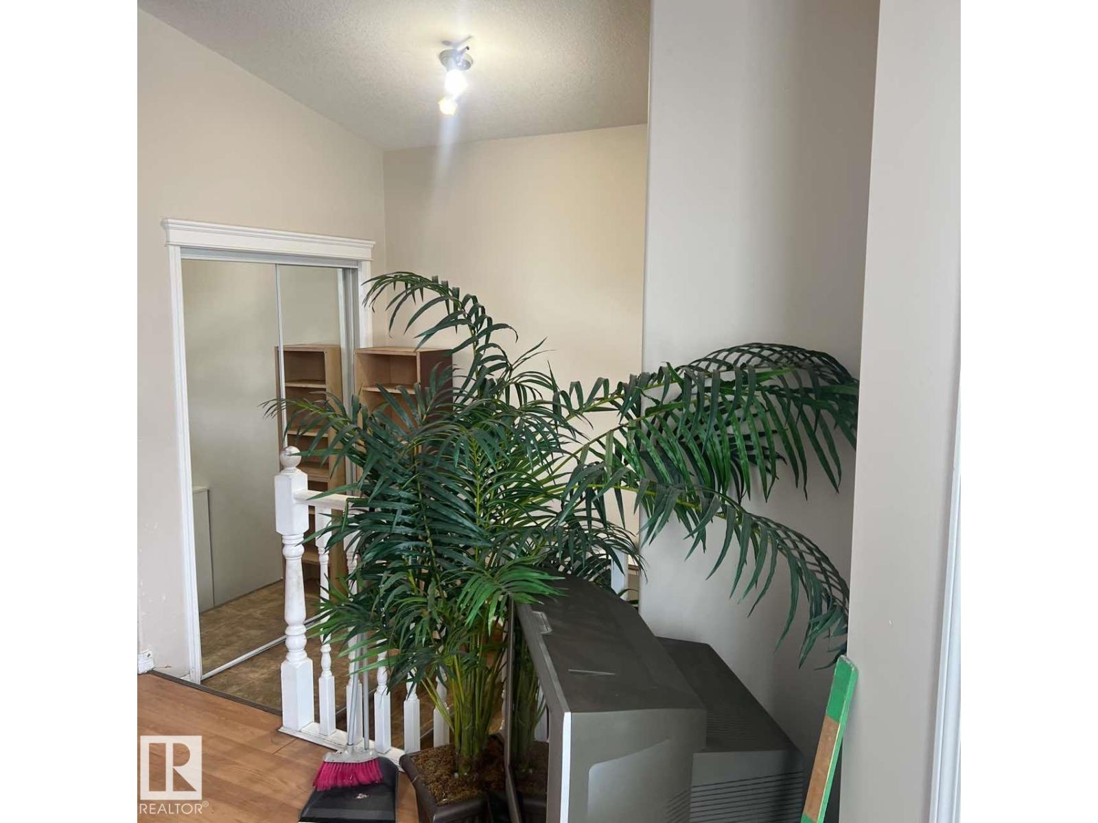 9518 106 AV NW, Edmonton