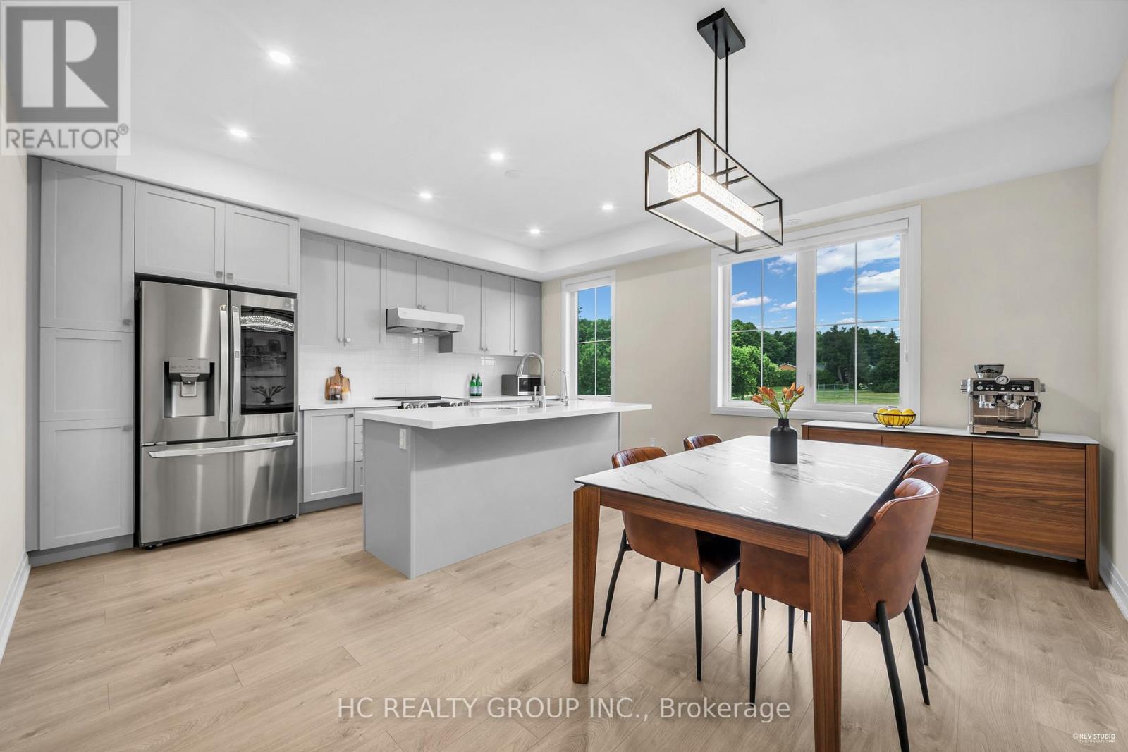 Photo 18 of 41 Mcconaghy Court, Vaughan ON