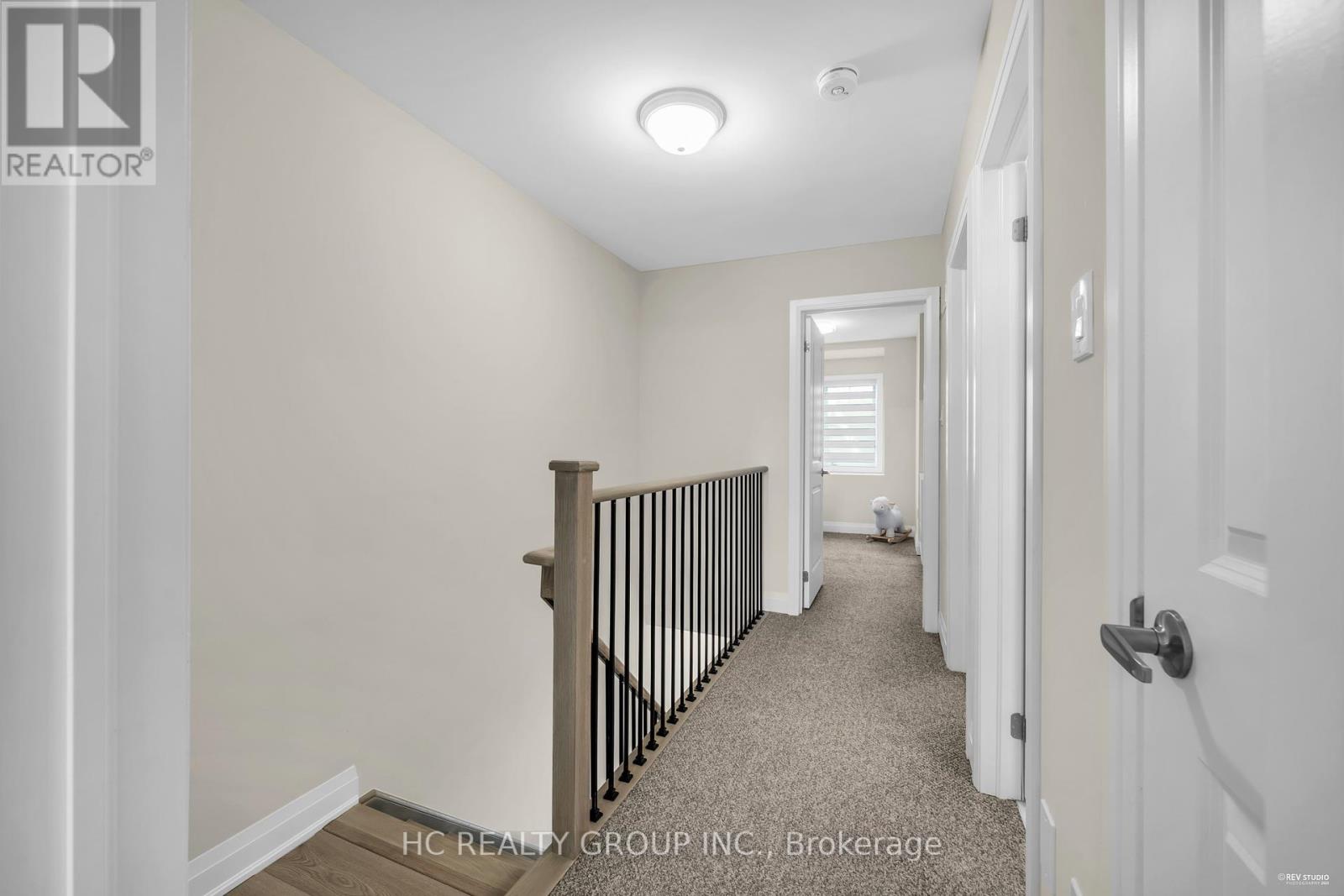 Photo 11 of 41 Mcconaghy Court, Vaughan ON