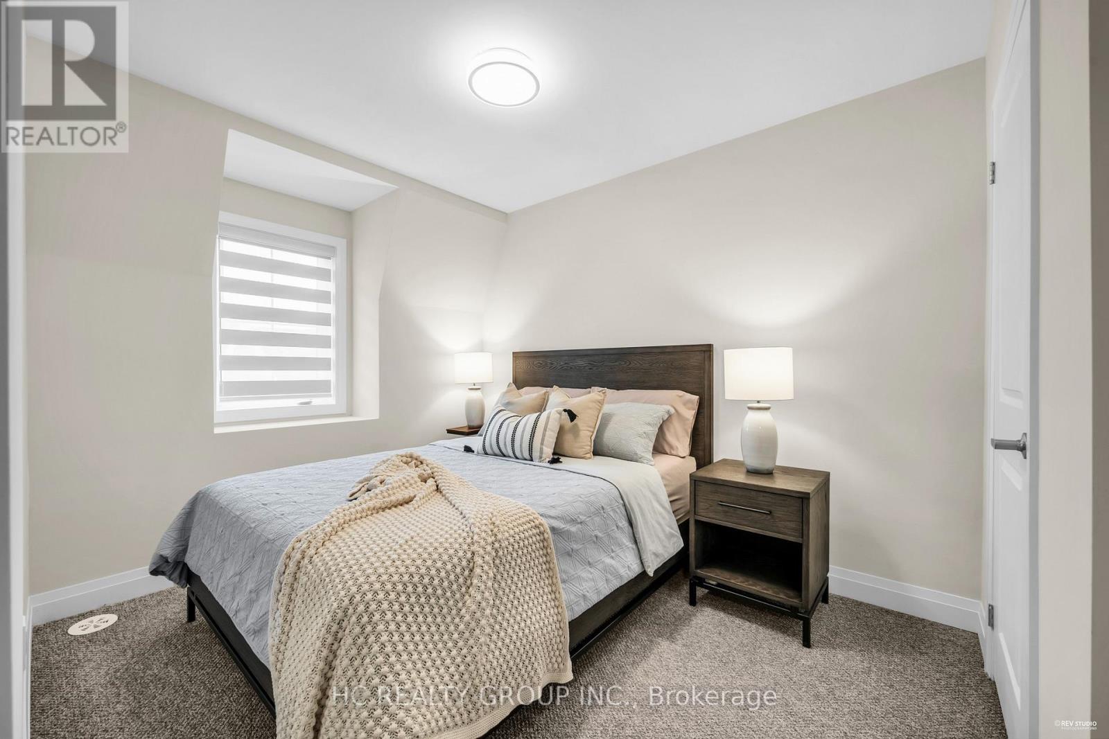 Photo 9 of 41 Mcconaghy Court, Vaughan ON