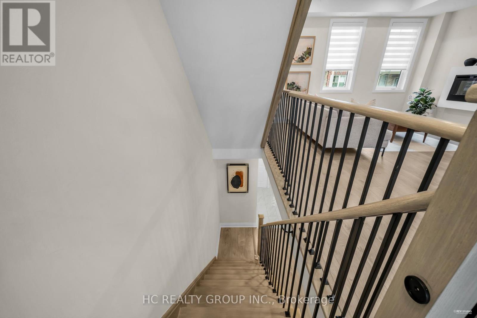Photo 14 of 41 Mcconaghy Court, Vaughan ON