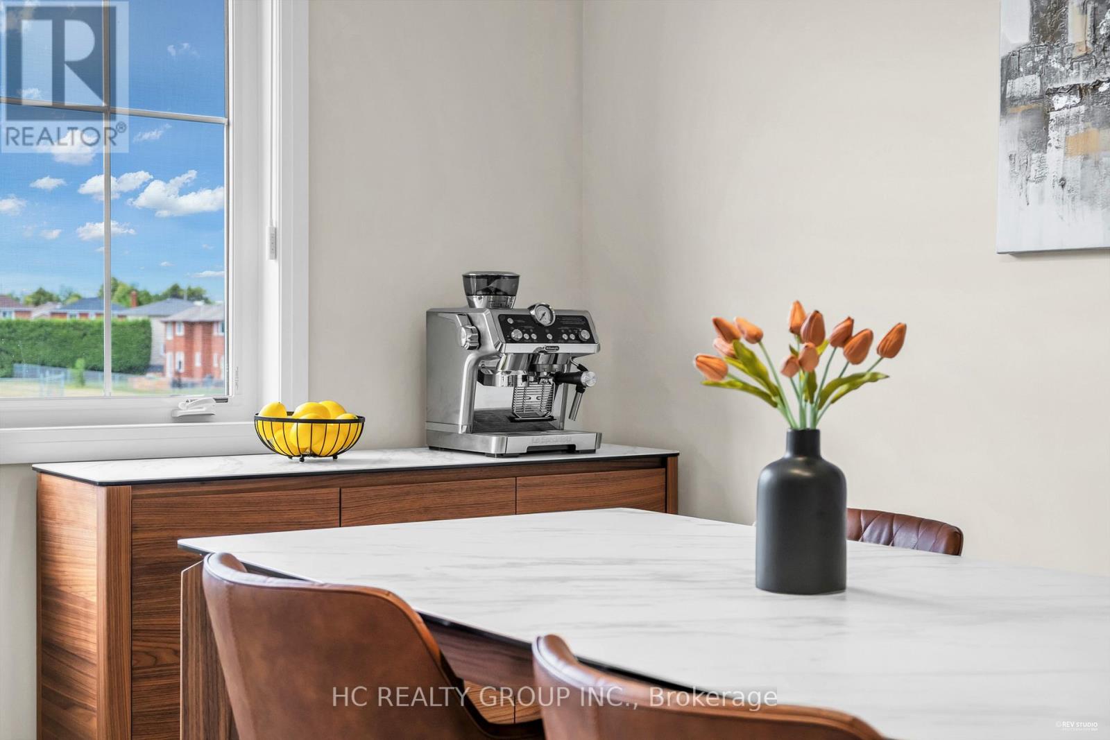 Photo 12 of 41 Mcconaghy Court, Vaughan ON