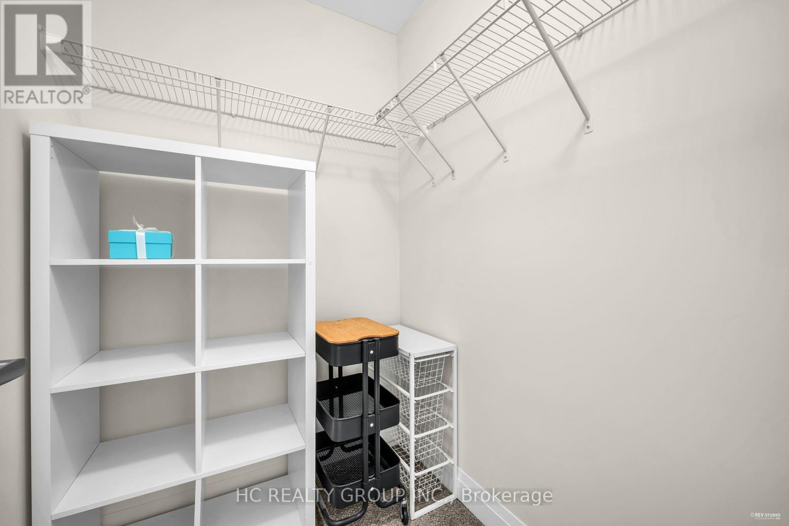 Photo 8 of 41 Mcconaghy Court, Vaughan ON