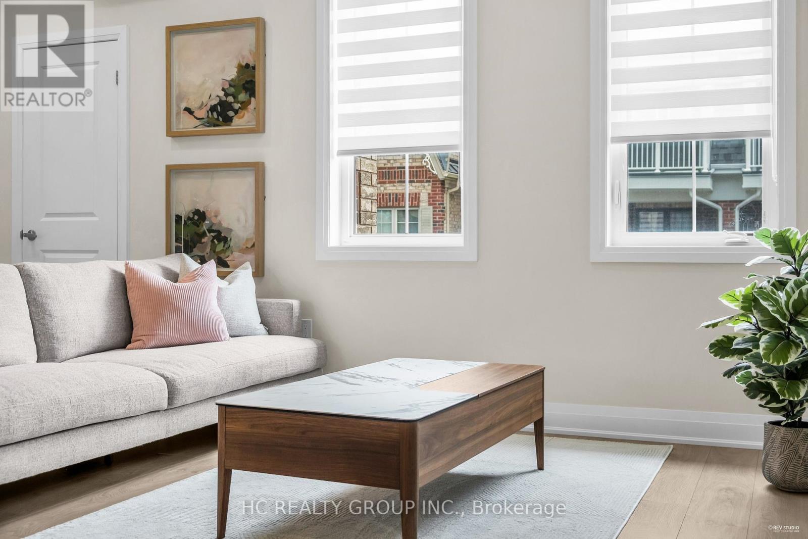 Photo 15 of 41 Mcconaghy Court, Vaughan ON