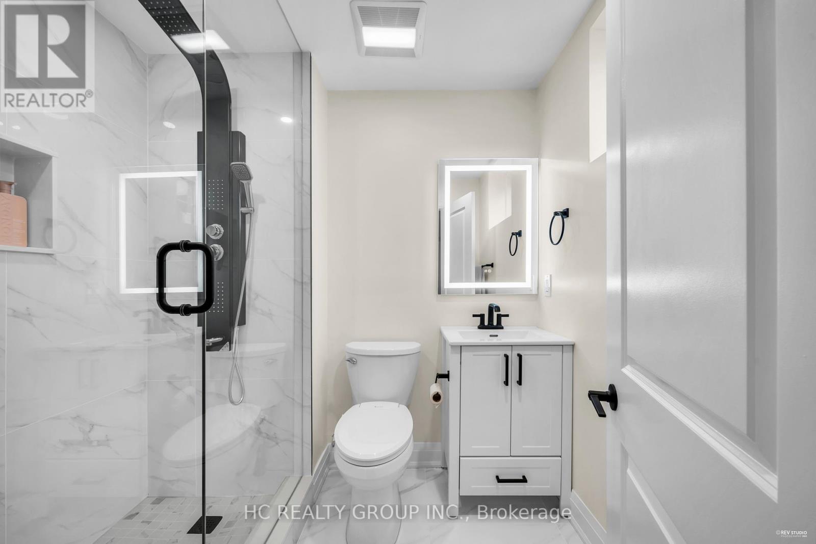 Photo 19 of 41 Mcconaghy Court, Vaughan ON