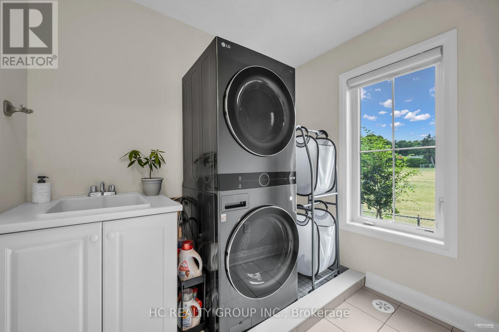 Photo 21 of 41 Mcconaghy Court, Vaughan ON