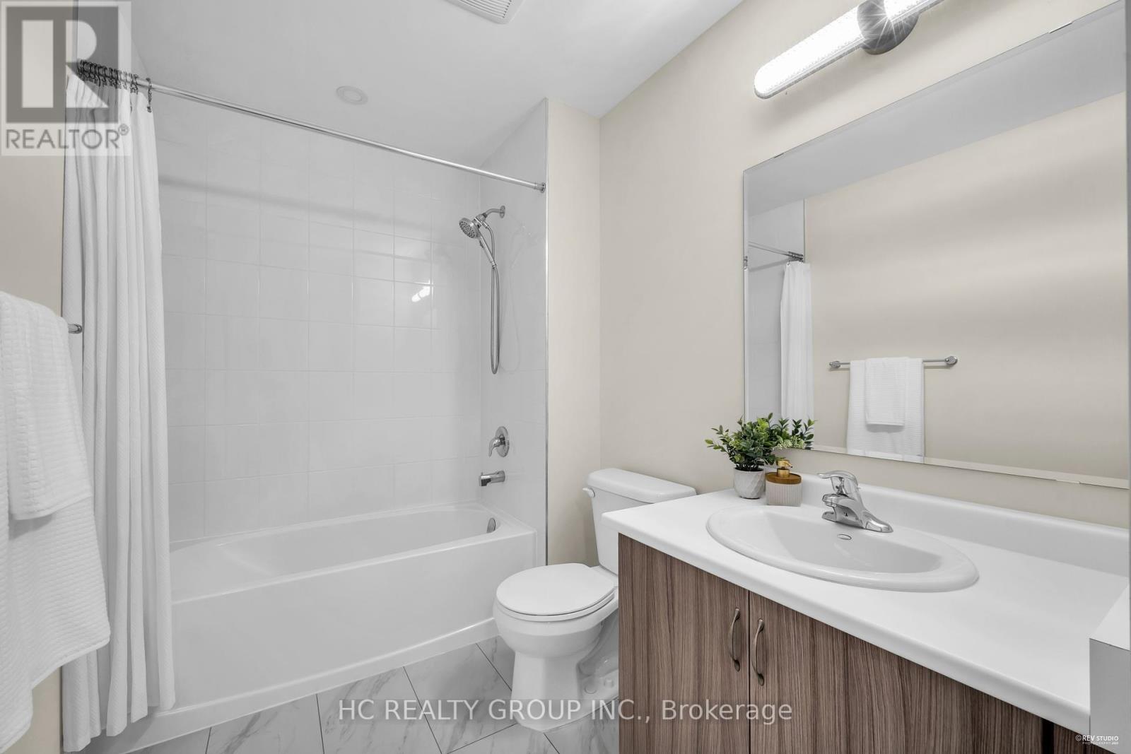 Photo 35 of 41 Mcconaghy Court, Vaughan ON