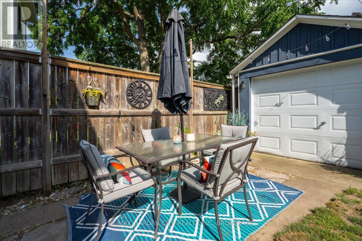 Photo 1 of 22 Chaplin Avenue, St Catharines ON