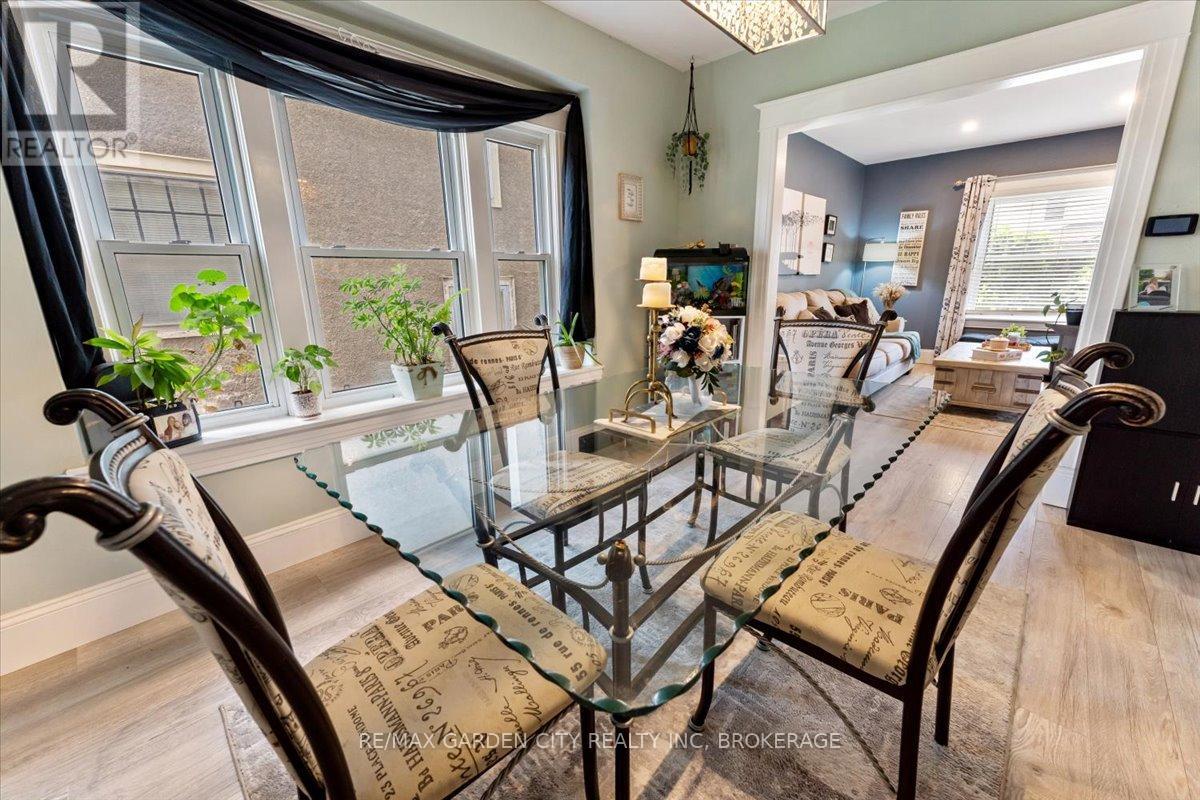 Photo 11 of 22 Chaplin Avenue, St Catharines ON