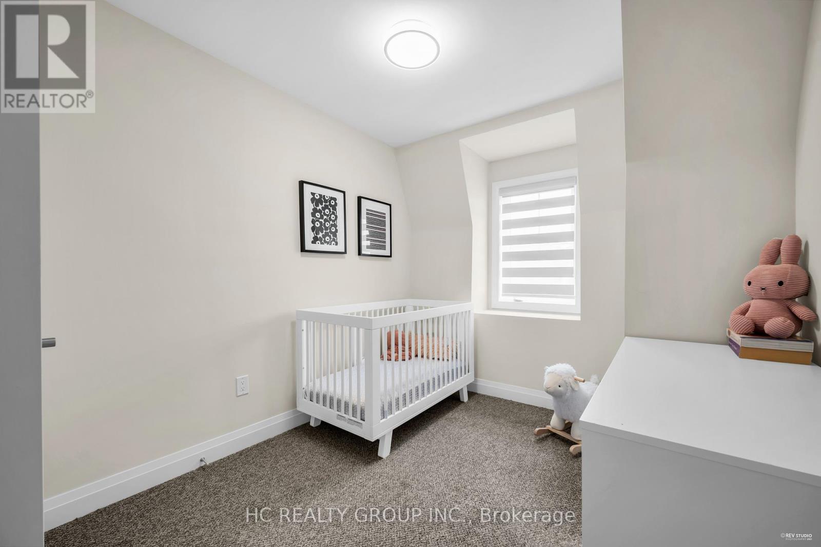 Photo 10 of 41 Mcconaghy Court, Vaughan ON