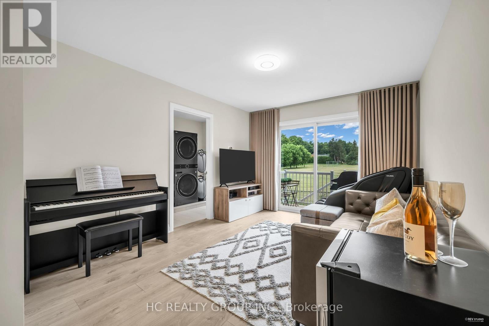 Photo 17 of 41 Mcconaghy Court, Vaughan ON