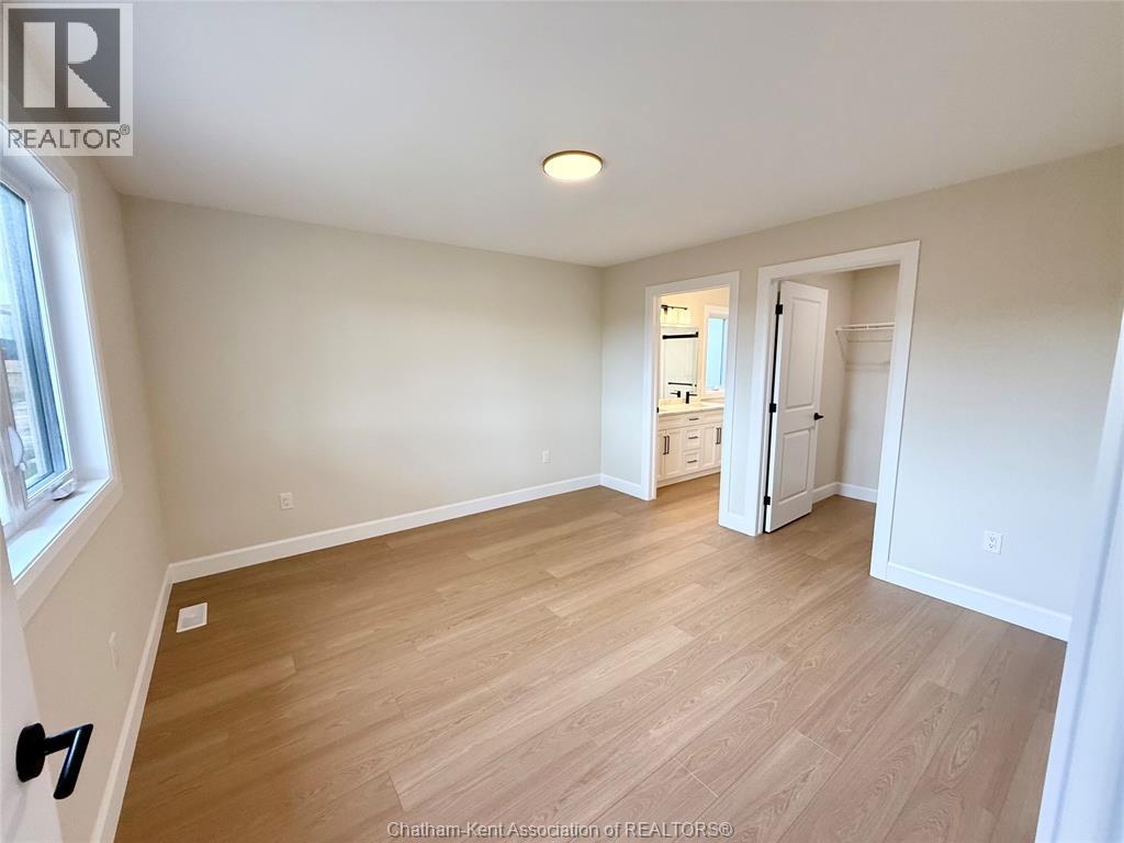 Photo 16 of 178 Ironwood Trail, Chatham ON