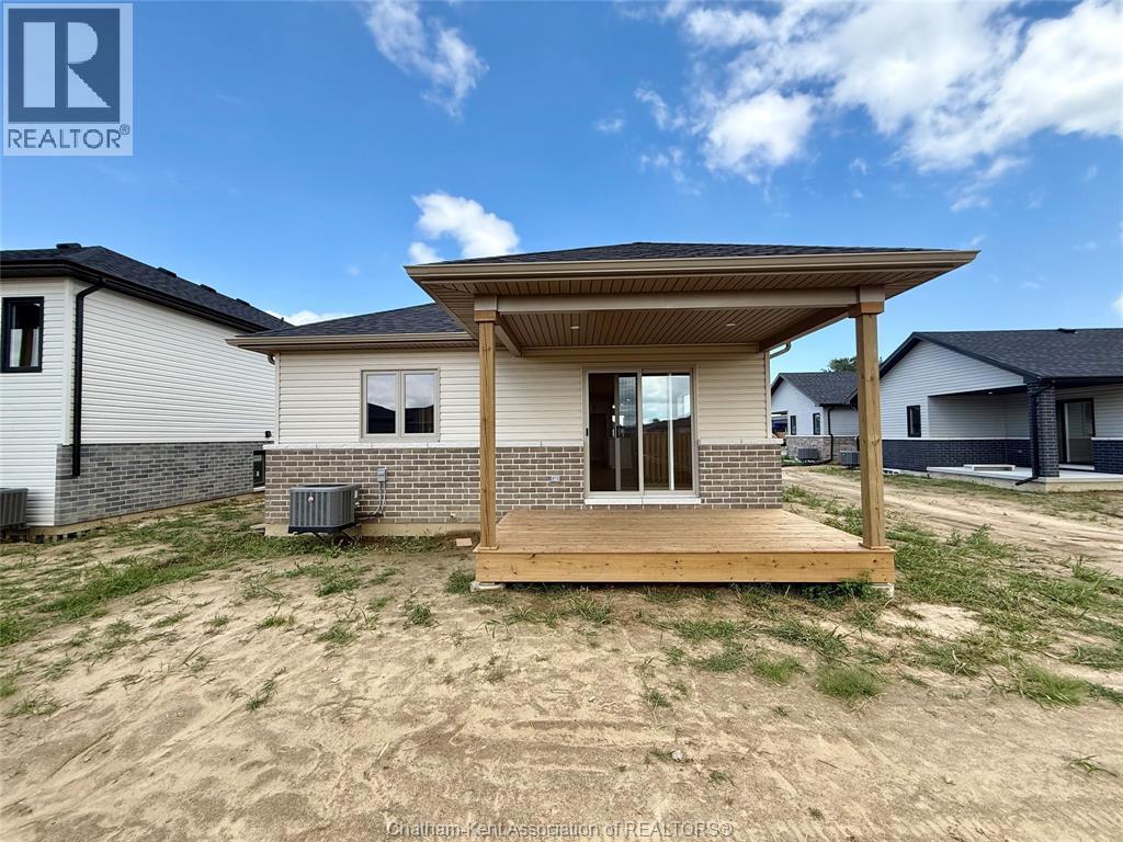 Photo 3 of 178 Ironwood Trail, Chatham ON