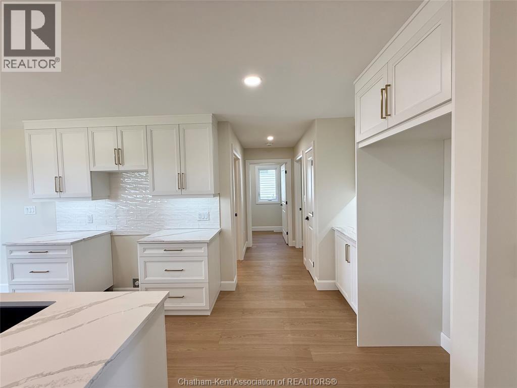 Photo 12 of 178 Ironwood Trail, Chatham ON