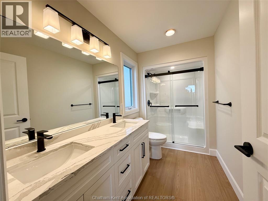 Photo 4 of 178 Ironwood Trail, Chatham ON