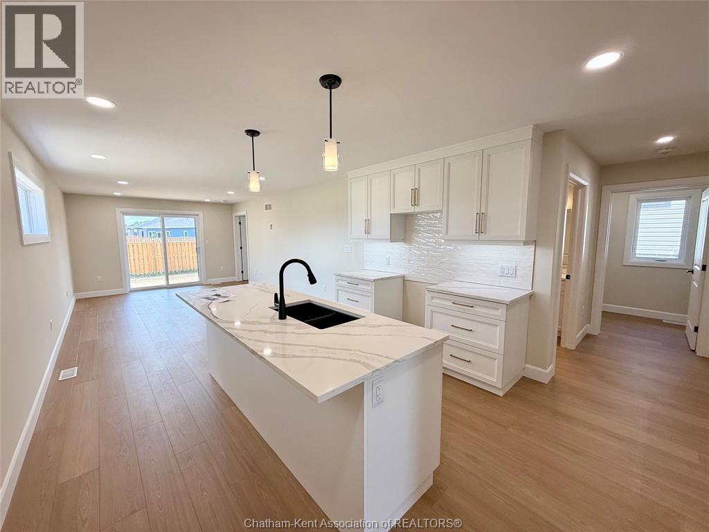 Photo 13 of 178 Ironwood Trail, Chatham ON