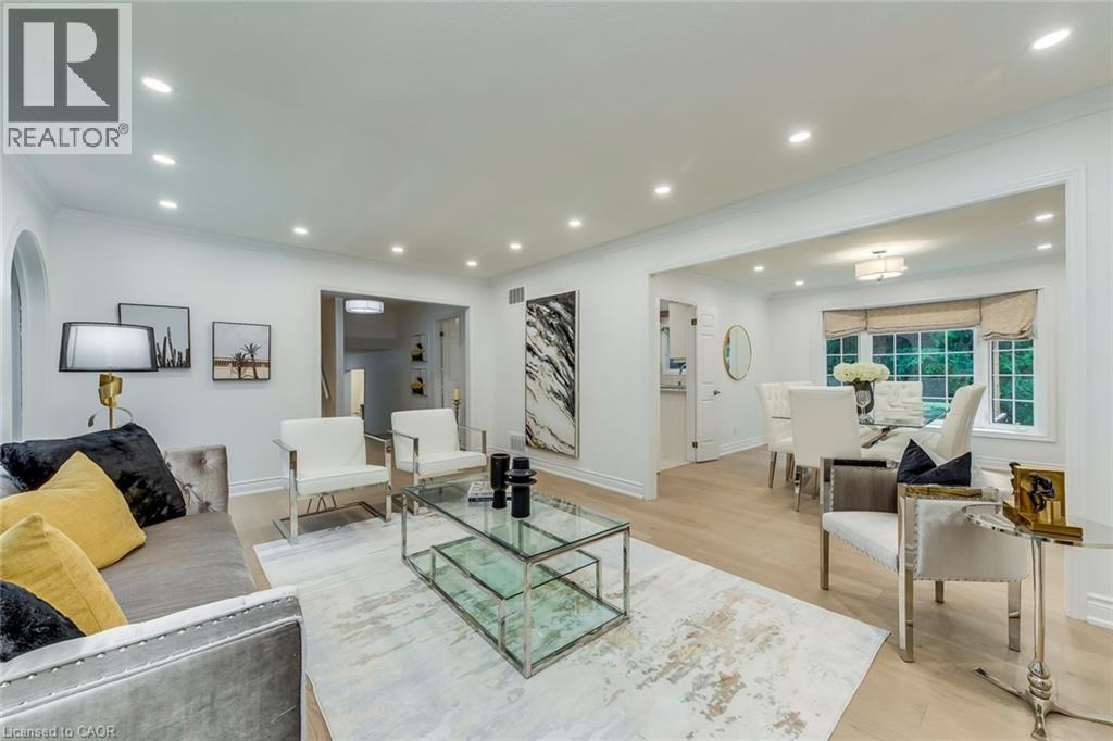 Photo 13 of 170 Cavendish Court, Oakville ON