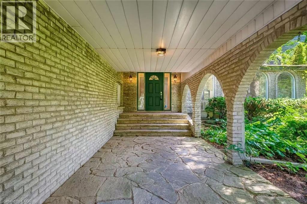 Photo 7 of 170 Cavendish Court, Oakville ON