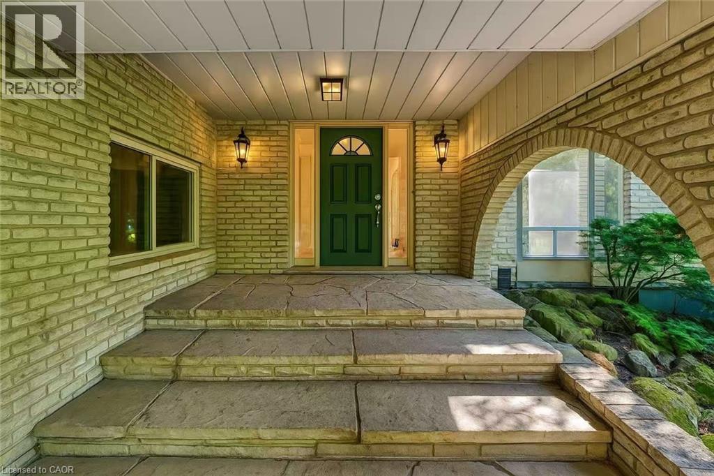 Photo 6 of 170 Cavendish Court, Oakville ON