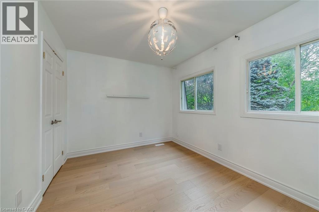 Photo 33 of 170 Cavendish Court, Oakville ON