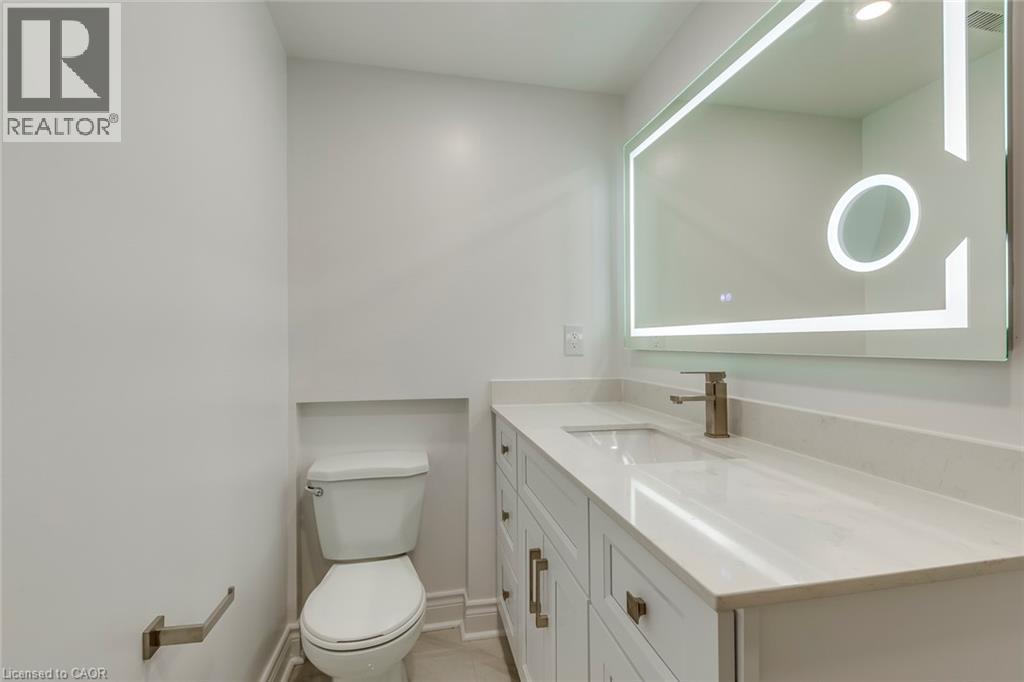 Photo 38 of 170 Cavendish Court, Oakville ON