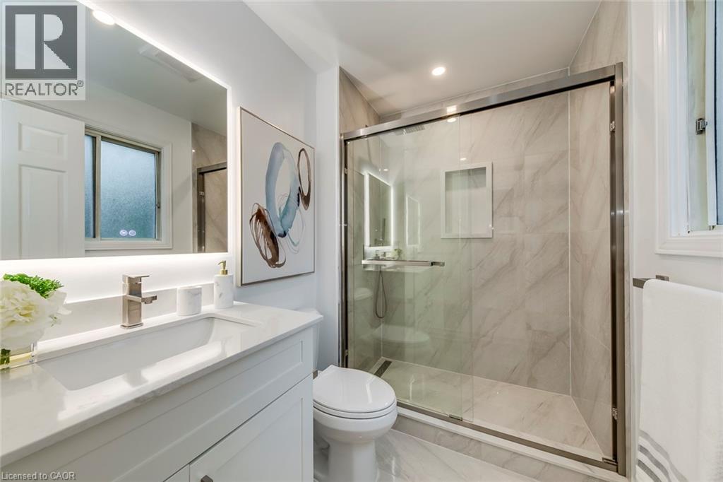 Photo 31 of 170 Cavendish Court, Oakville ON