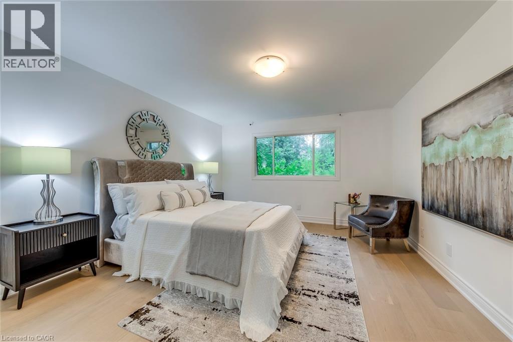 Photo 30 of 170 Cavendish Court, Oakville ON