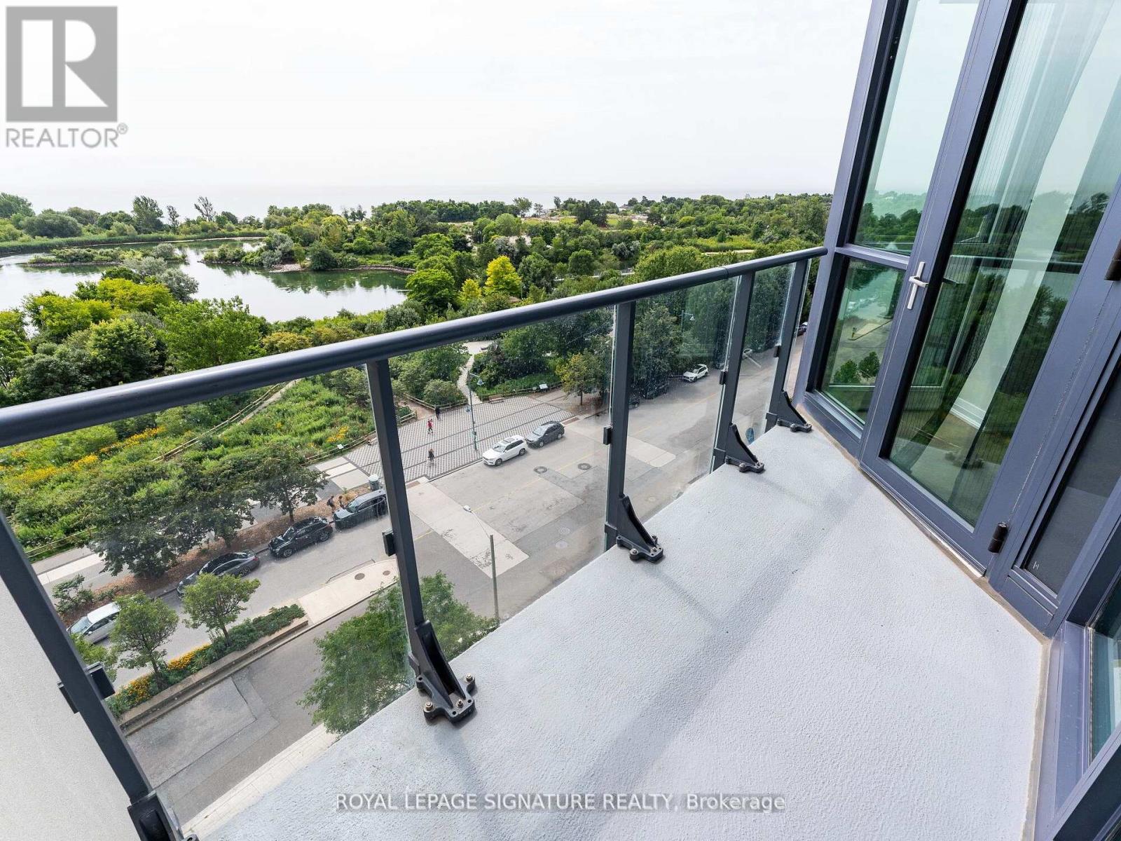 Photo 4 of 704 59 Annie Craig Drive, Toronto ON