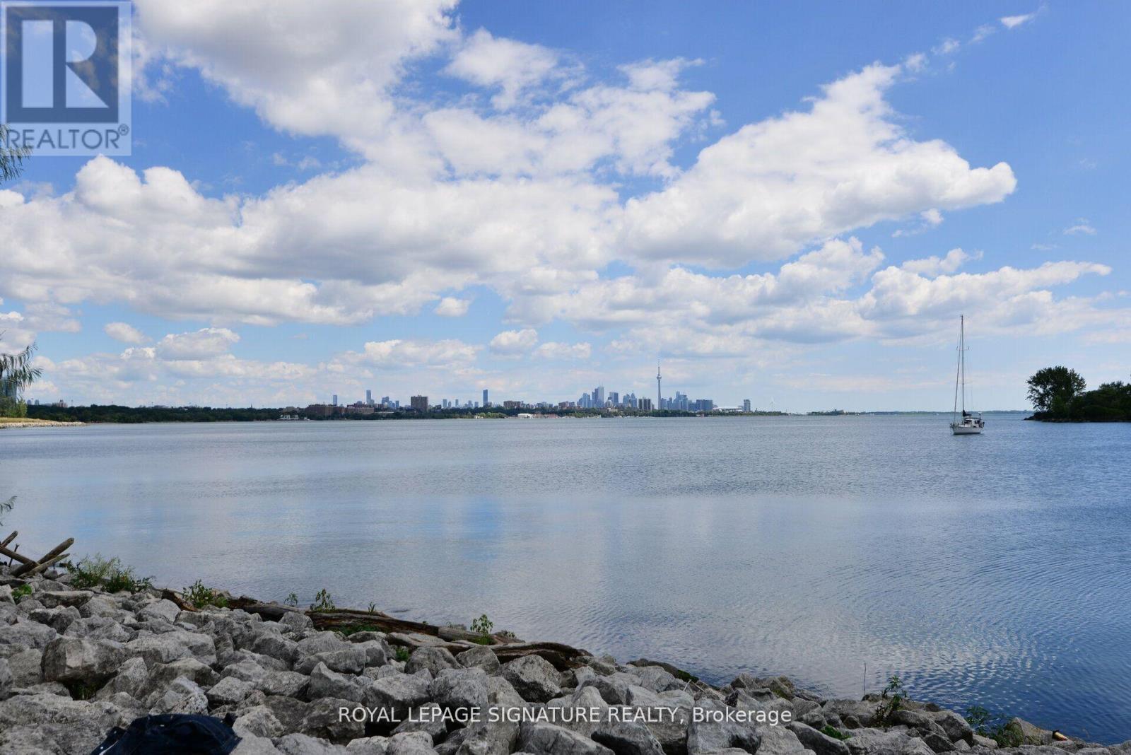 Photo 6 of 704 59 Annie Craig Drive, Toronto ON