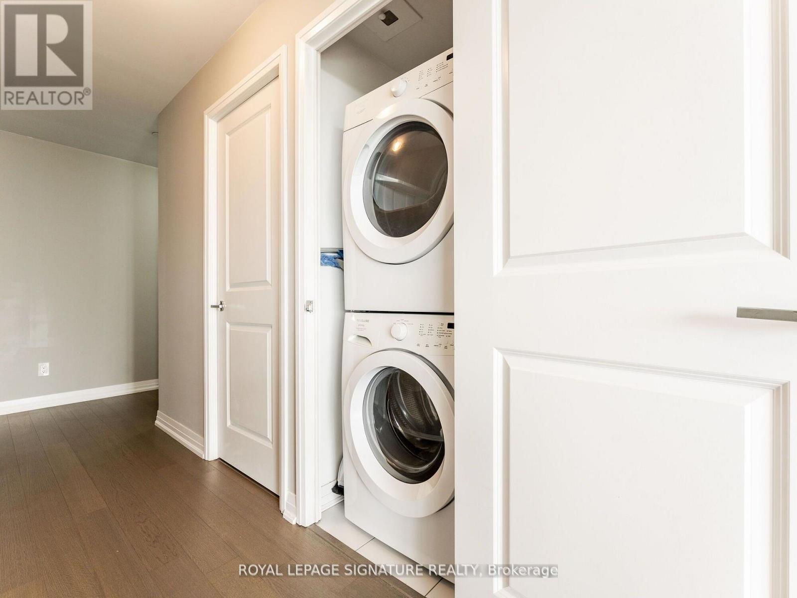 Photo 5 of 704 59 Annie Craig Drive, Toronto ON