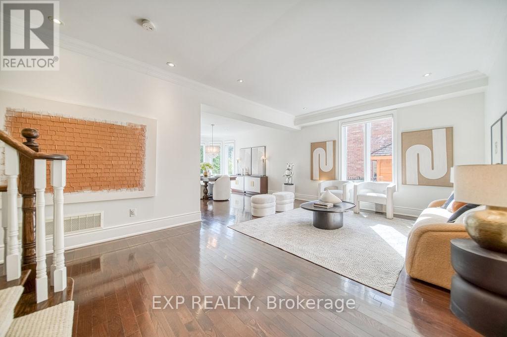Photo 1 of 2283 Lyndhurst Drive, Oakville ON