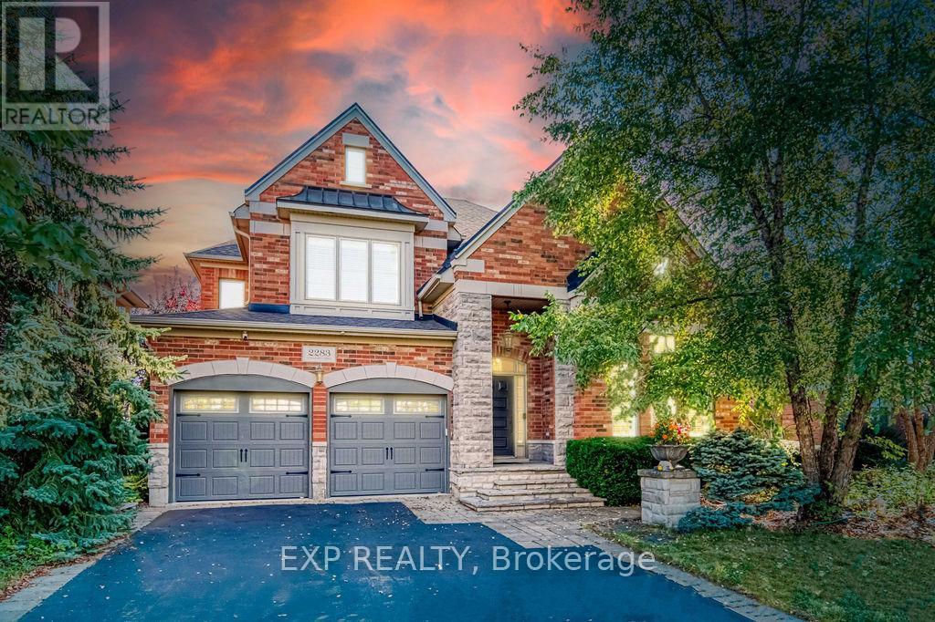 Photo 4 of 2283 Lyndhurst Drive, Oakville ON