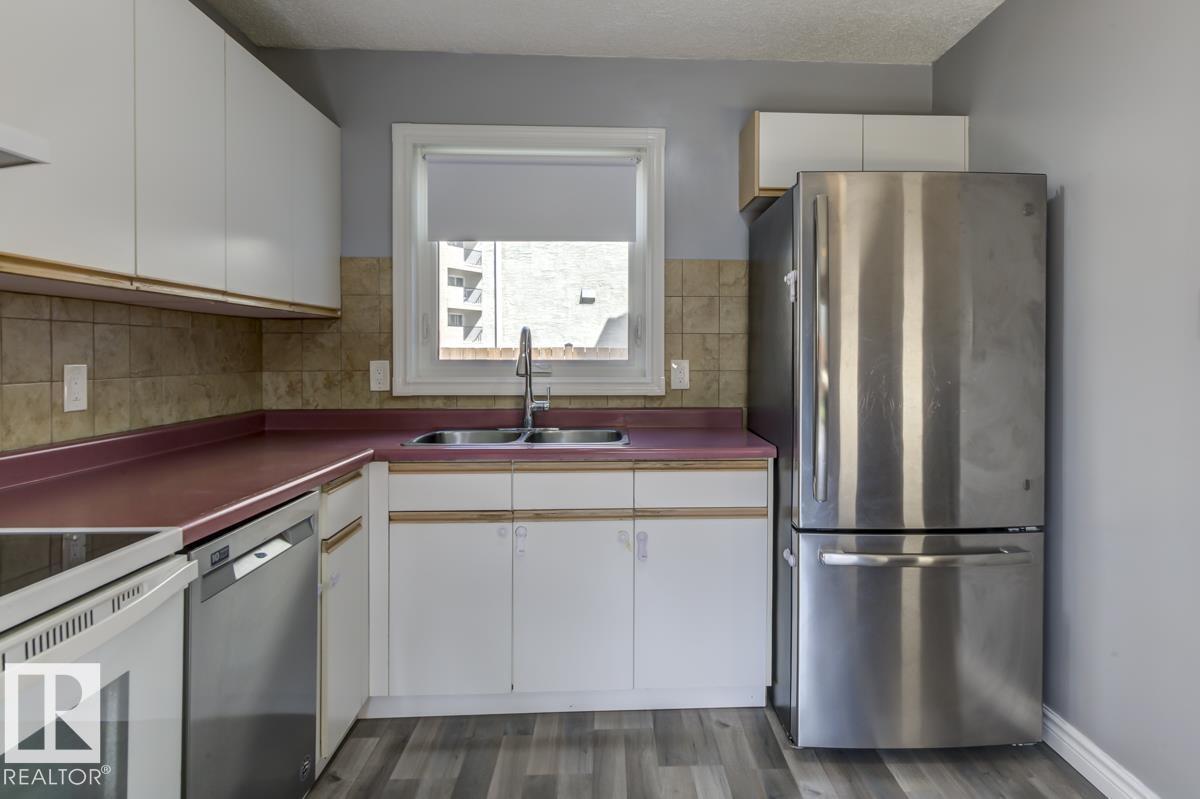 Photo 2 of 14659 52 St Nw, Edmonton AB
