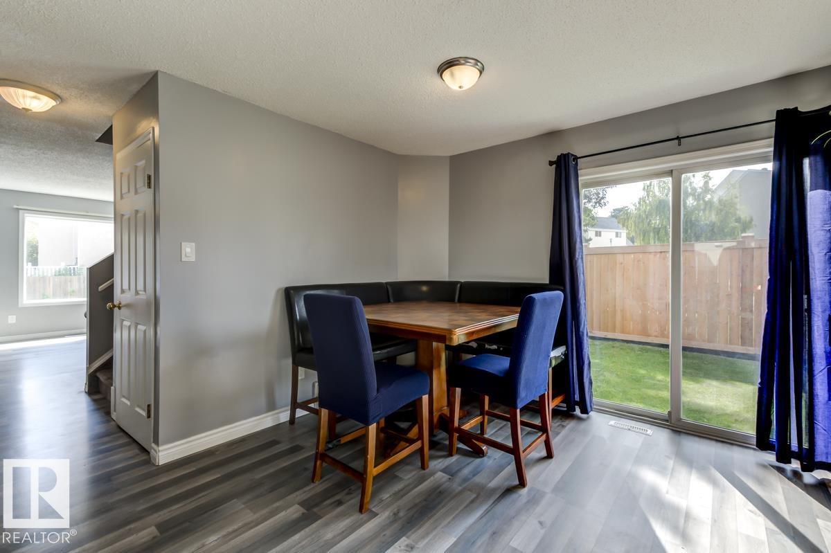 Photo 5 of 14659 52 St Nw, Edmonton AB