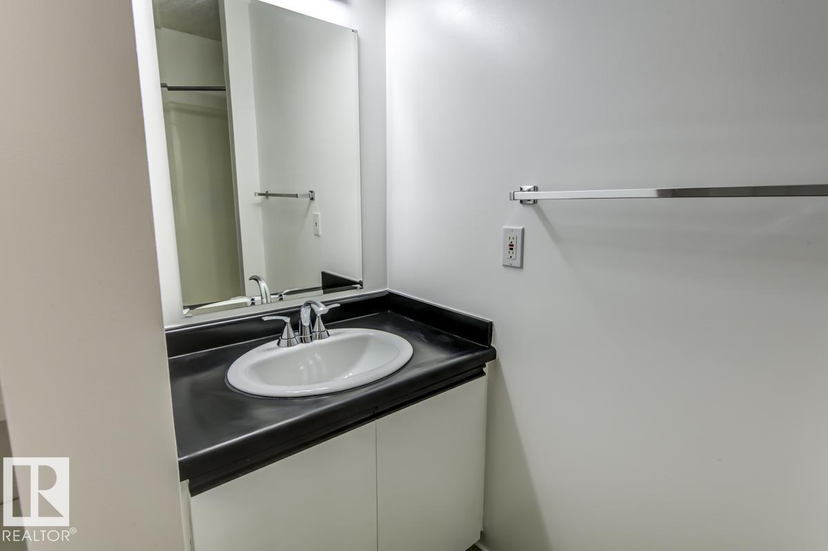 Photo 11 of 14659 52 St Nw, Edmonton AB
