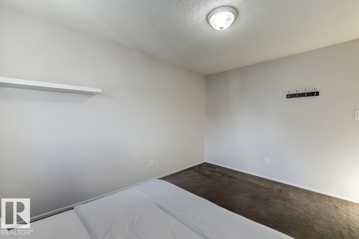 Photo 10 of 14659 52 St Nw, Edmonton AB