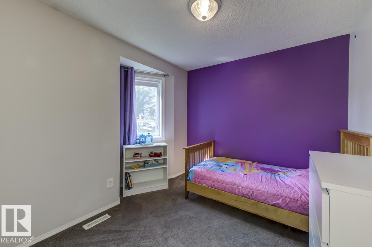 Photo 8 of 14659 52 St Nw, Edmonton AB