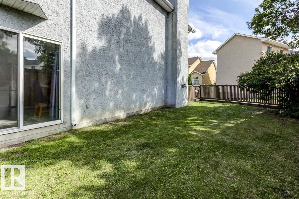 Photo 7 of 14659 52 St Nw, Edmonton AB