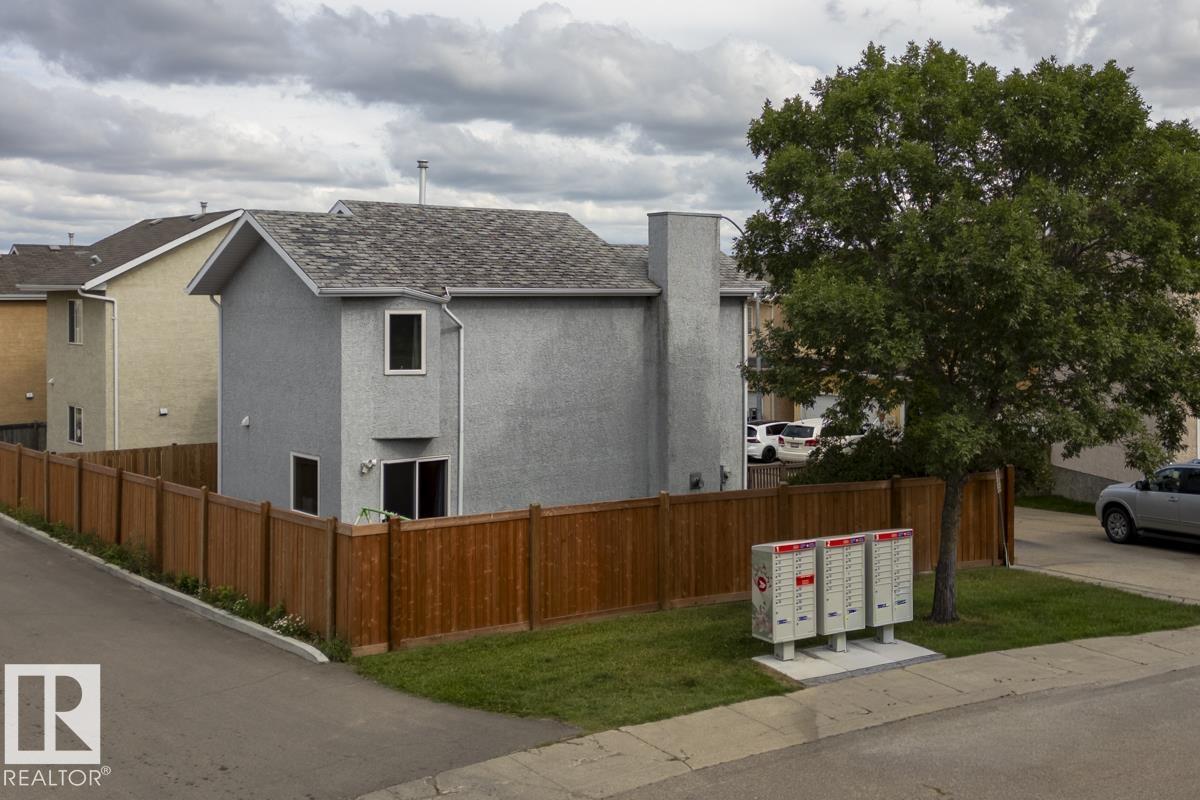 Photo 6 of 14659 52 St Nw, Edmonton AB