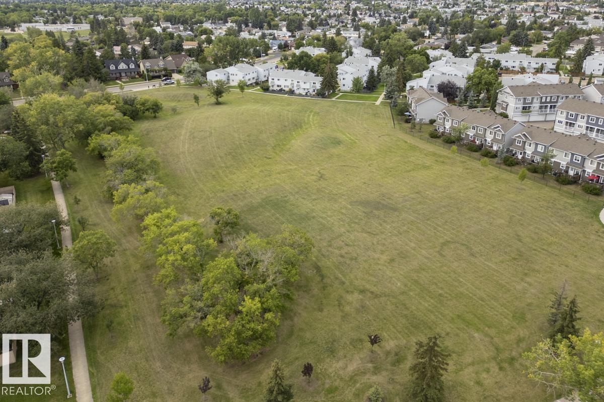 Photo 4 of 14659 52 St Nw, Edmonton AB