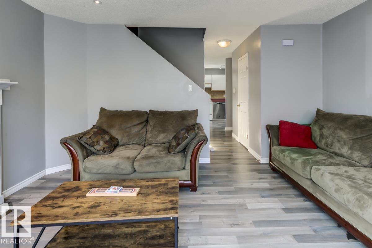 Photo 1 of 14659 52 St Nw, Edmonton AB