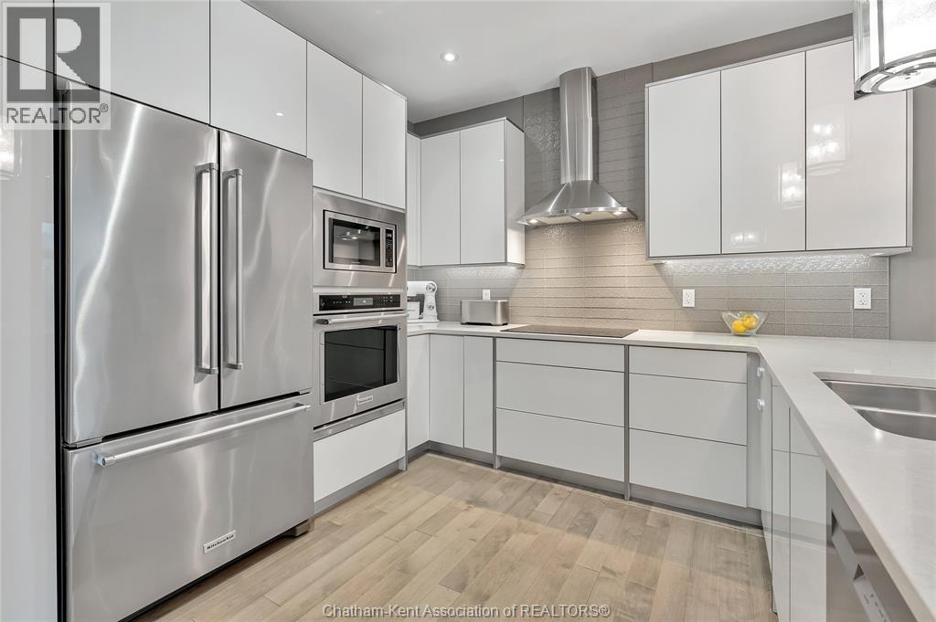 Photo 10 of 125 Cottage Place, Chatham ON