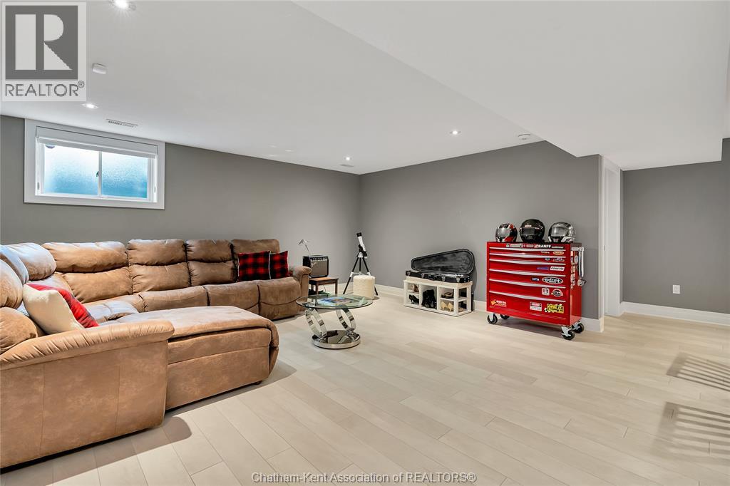 Photo 20 of 125 Cottage Place, Chatham ON