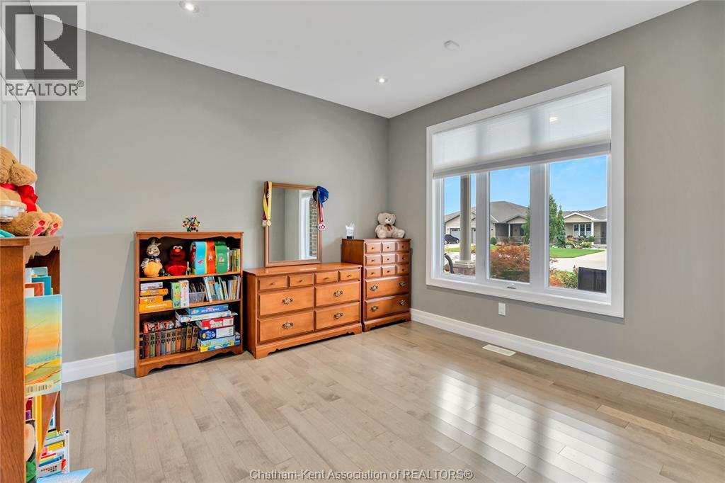 Photo 4 of 125 Cottage Place, Chatham ON