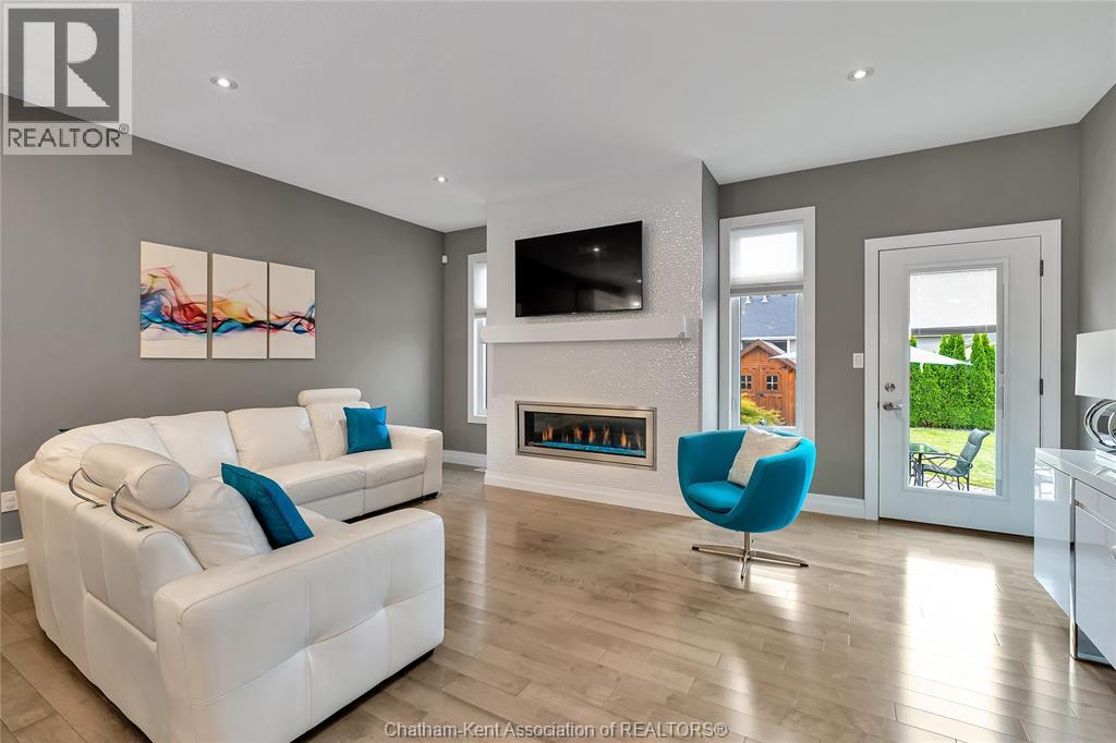 Photo 6 of 125 Cottage Place, Chatham ON