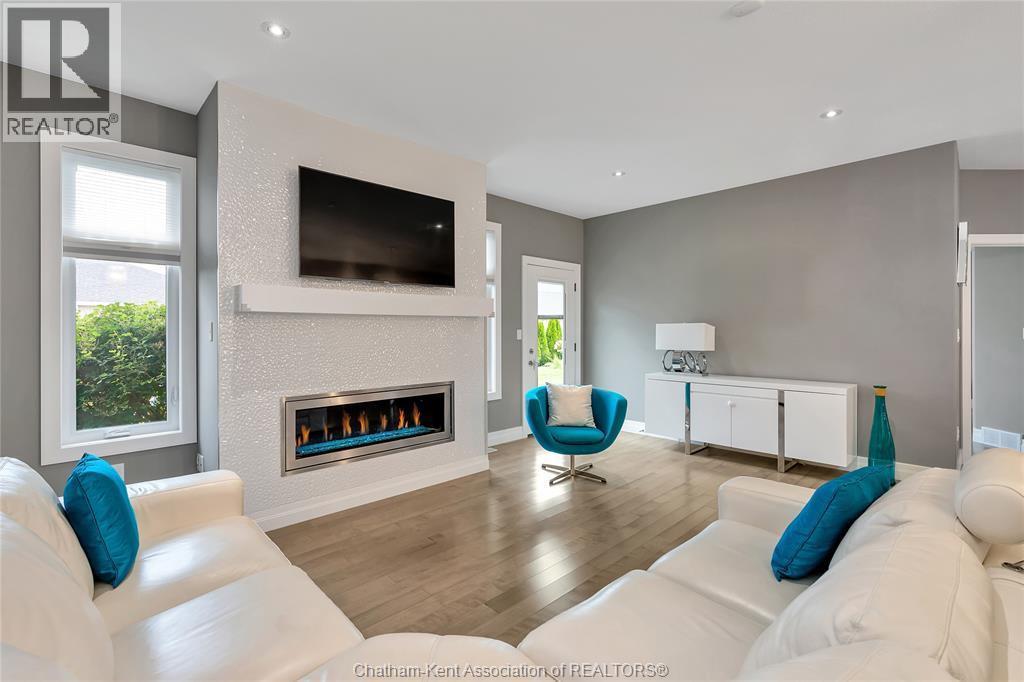 Photo 7 of 125 Cottage Place, Chatham ON