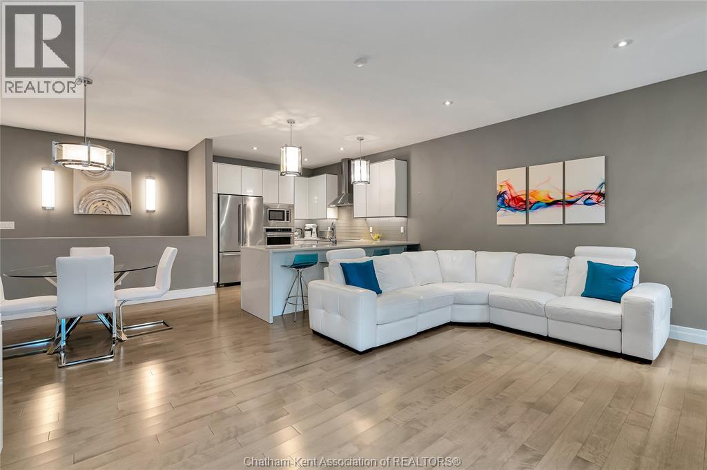 Photo 8 of 125 Cottage Place, Chatham ON
