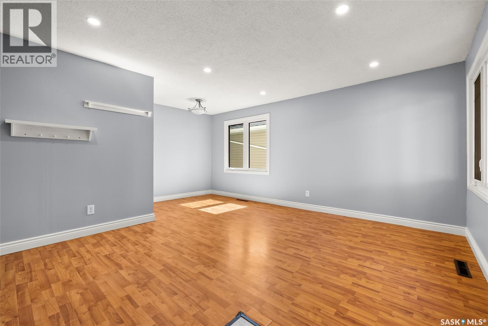 Single Family House Bungalow for Sale in  Horace STREET Regina 