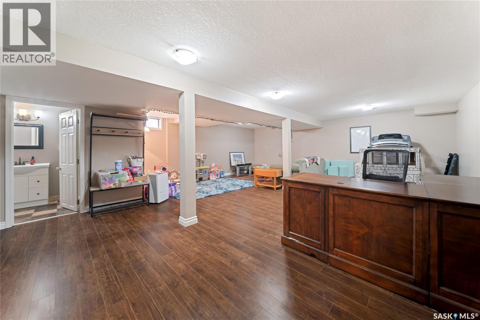 Photo 13 of 1708 12 Th Avenue N, Regina SK